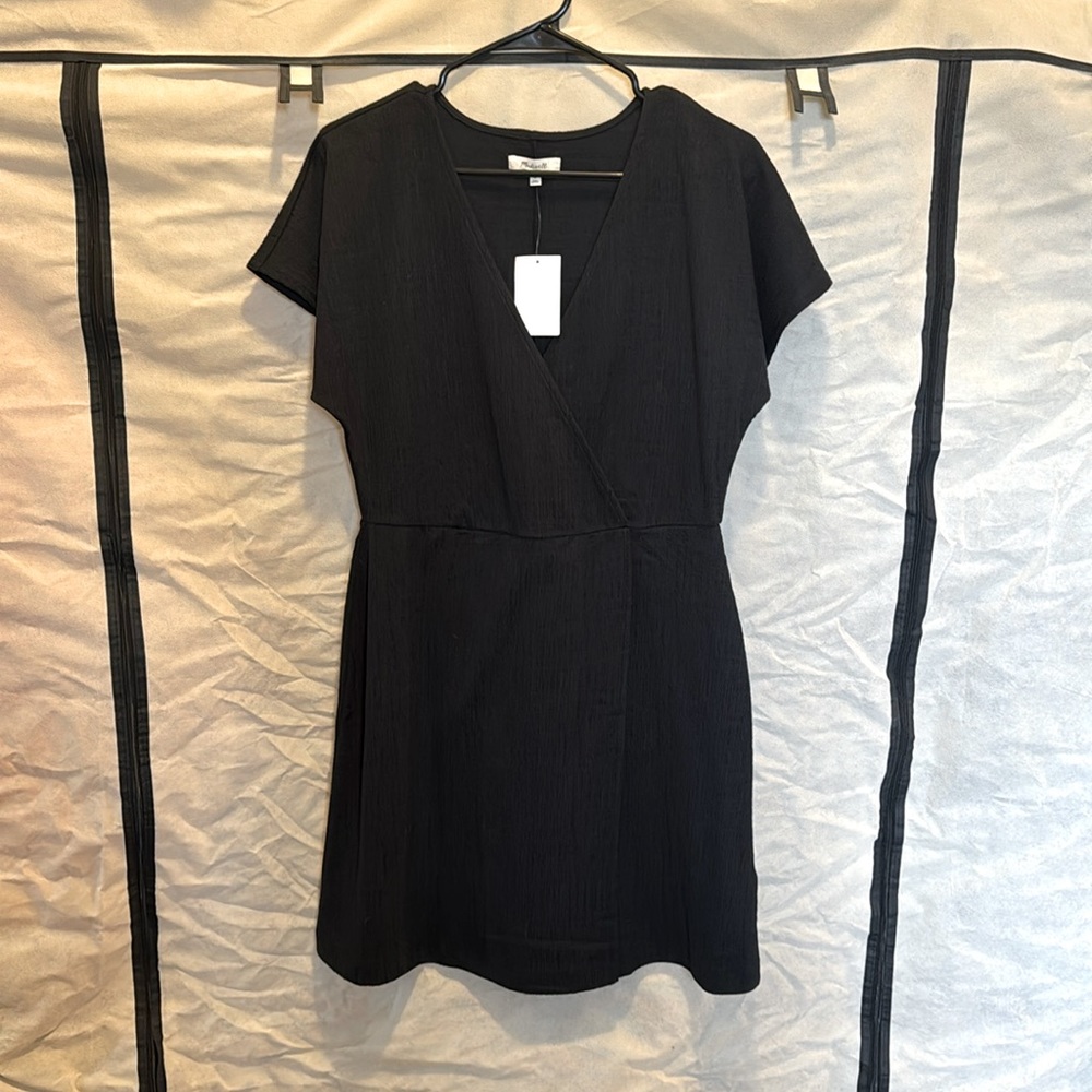 New with tags! Black Madewell wrap dress. Size medium.